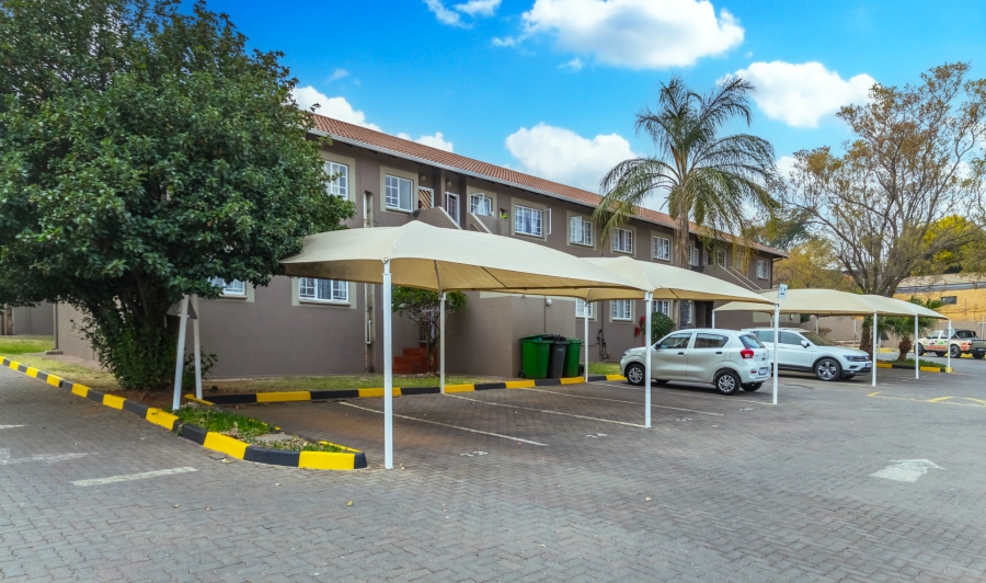3 Bedroom Property for Sale in Die Hoewes Gauteng