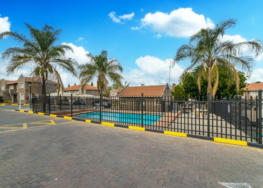 3 Bedroom Property for Sale in Die Hoewes Gauteng