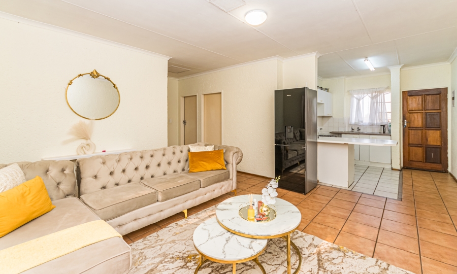 3 Bedroom Property for Sale in Die Hoewes Gauteng