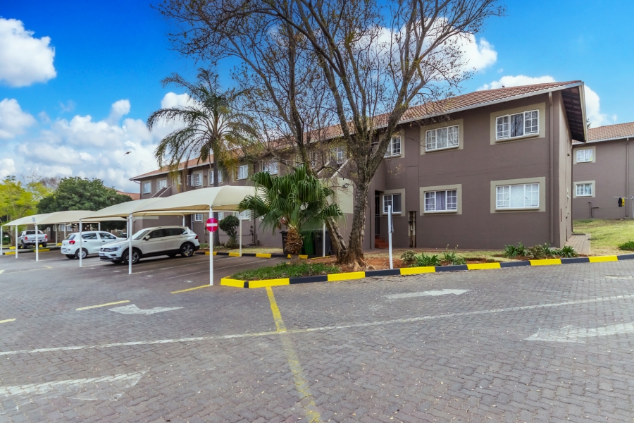 3 Bedroom Property for Sale in Die Hoewes Gauteng