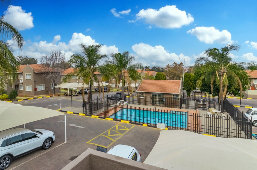 3 Bedroom Property for Sale in Die Hoewes Gauteng