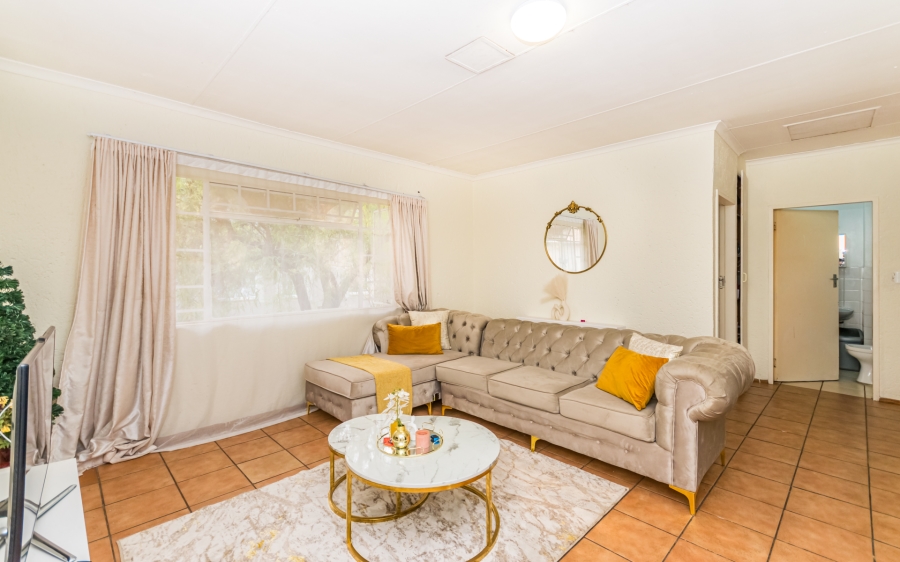 3 Bedroom Property for Sale in Die Hoewes Gauteng