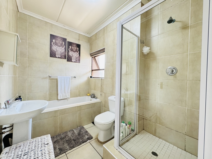 2 Bedroom Property for Sale in Helderwyk Gauteng