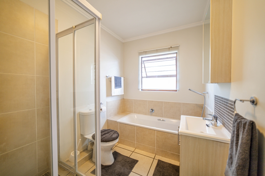 3 Bedroom Property for Sale in Broadacres Gauteng