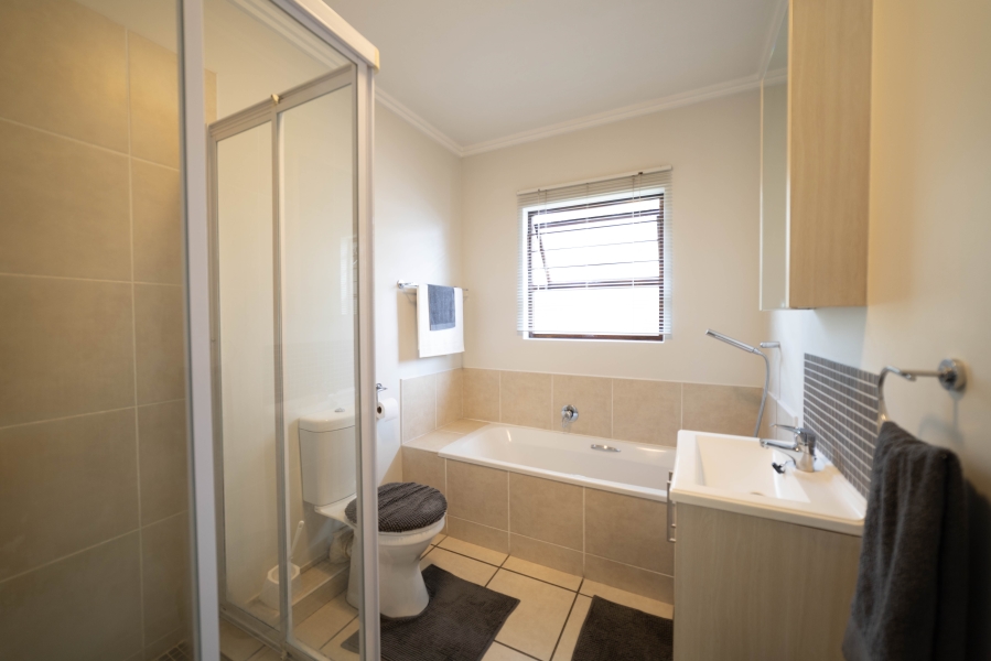 3 Bedroom Property for Sale in Broadacres Gauteng