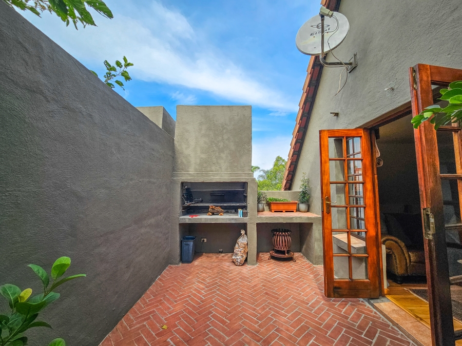 2 Bedroom Property for Sale in Faerie Glen Gauteng