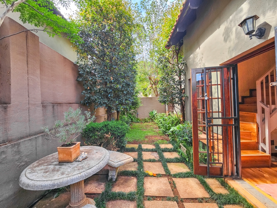 2 Bedroom Property for Sale in Faerie Glen Gauteng