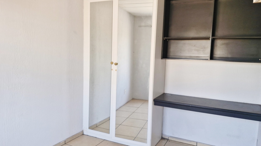 2 Bedroom Property for Sale in Kew Gauteng