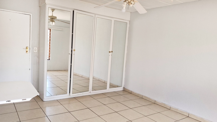 2 Bedroom Property for Sale in Kew Gauteng