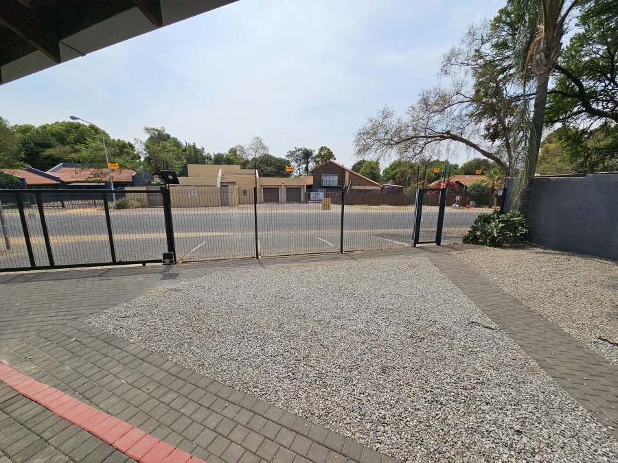 To Let Commercial Property for Rent in Rooihuiskraal Gauteng