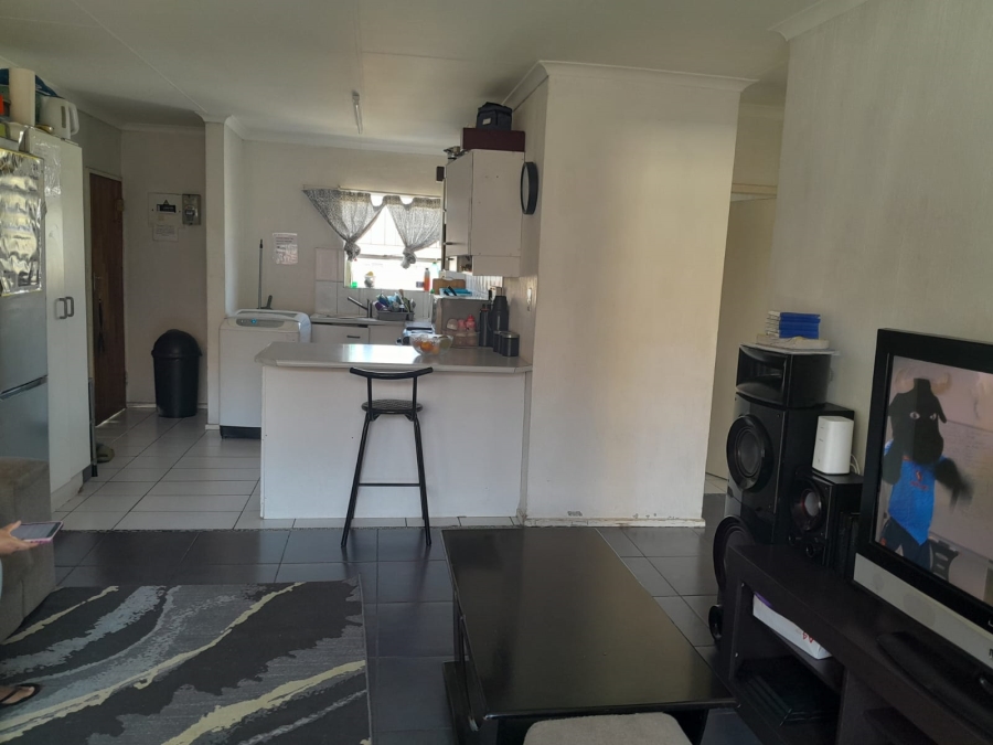 2 Bedroom Property for Sale in Vorna Valley Gauteng