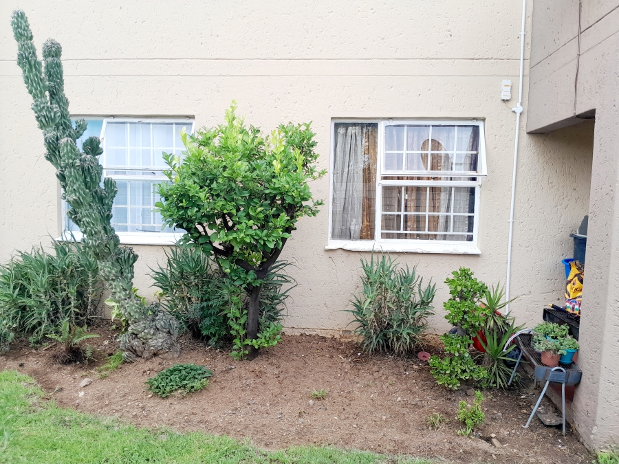 2 Bedroom Property for Sale in Vorna Valley Gauteng