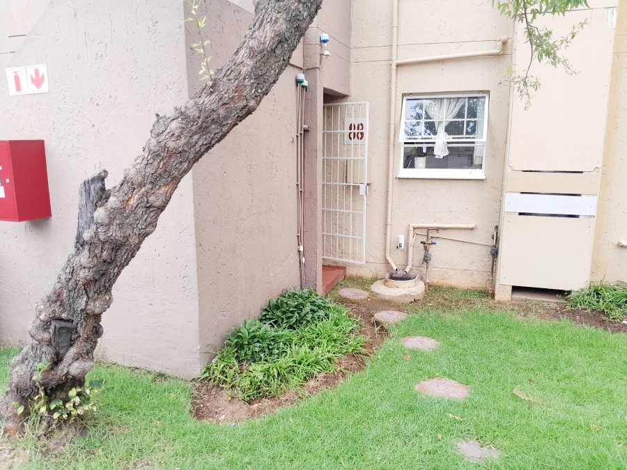 2 Bedroom Property for Sale in Vorna Valley Gauteng