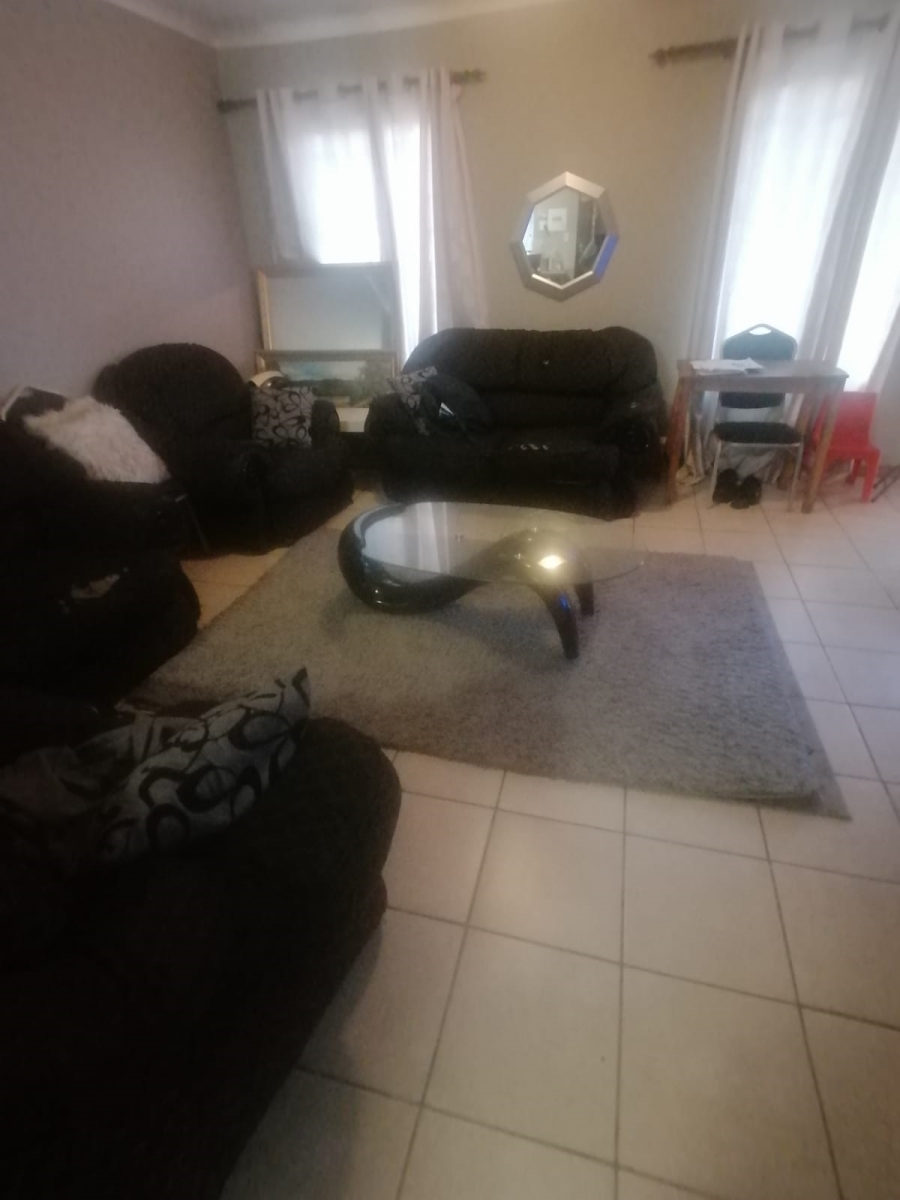 2 Bedroom Property for Sale in Pretoria North Gauteng