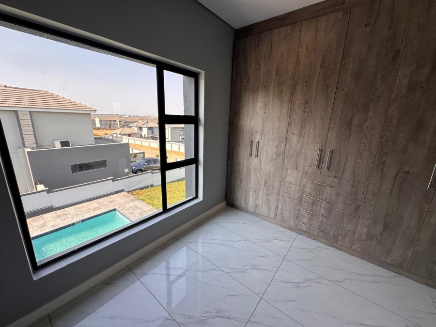 4 Bedroom Property for Sale in Blue Hills AH Gauteng