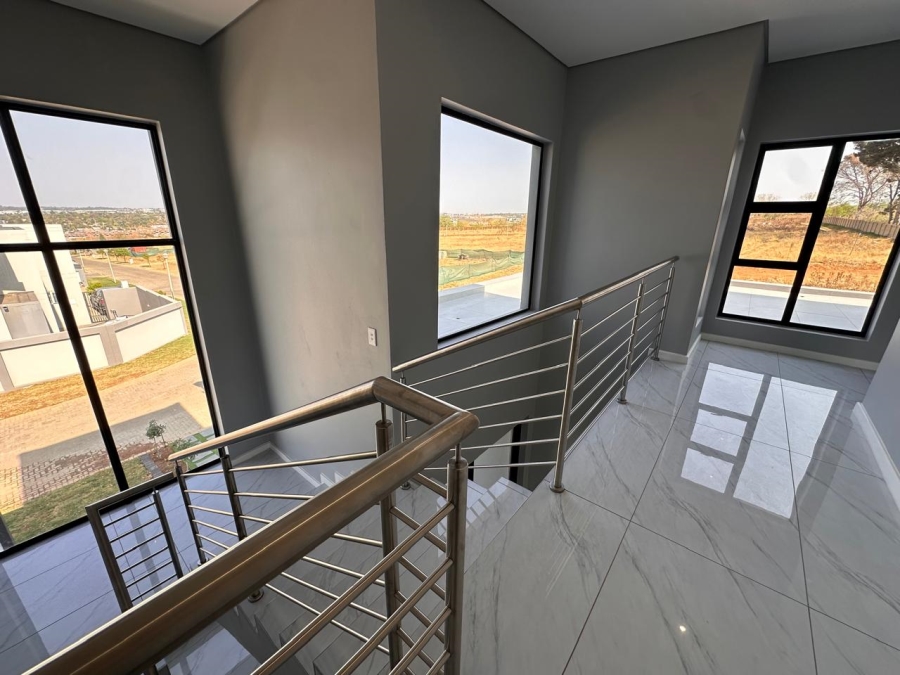 4 Bedroom Property for Sale in Blue Hills AH Gauteng