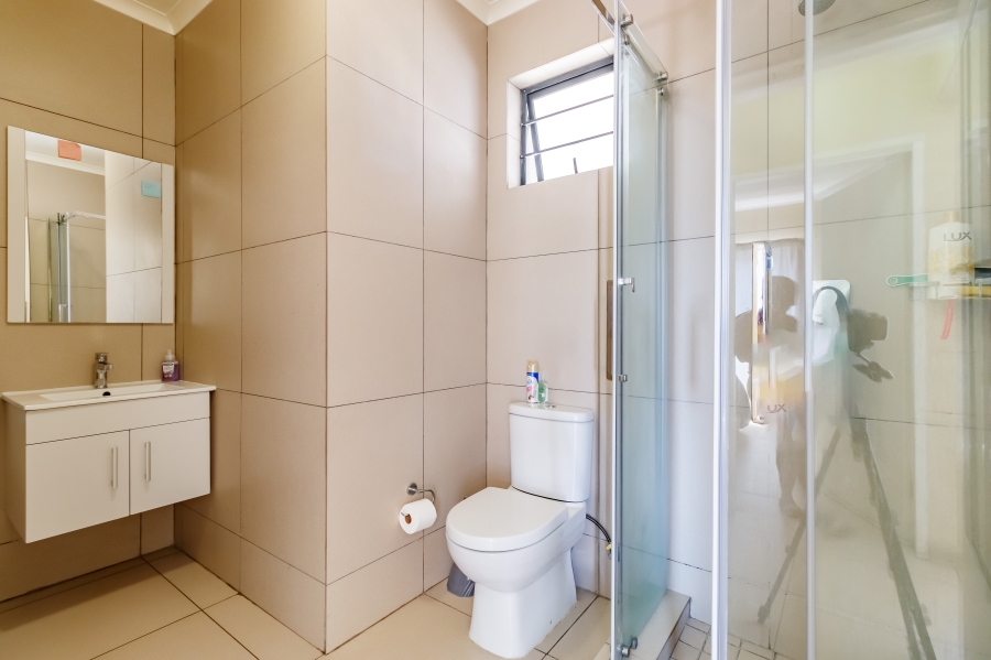 1 Bedroom Property for Sale in Erand Gardens Gauteng