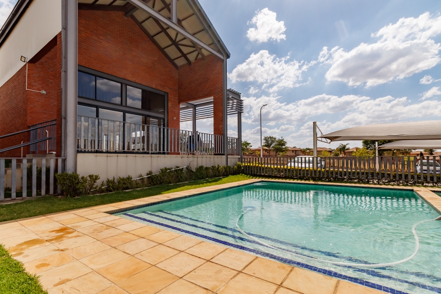 1 Bedroom Property for Sale in Erand Gardens Gauteng