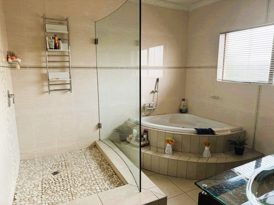 4 Bedroom Property for Sale in Vanderbijlpark SE 8 Gauteng