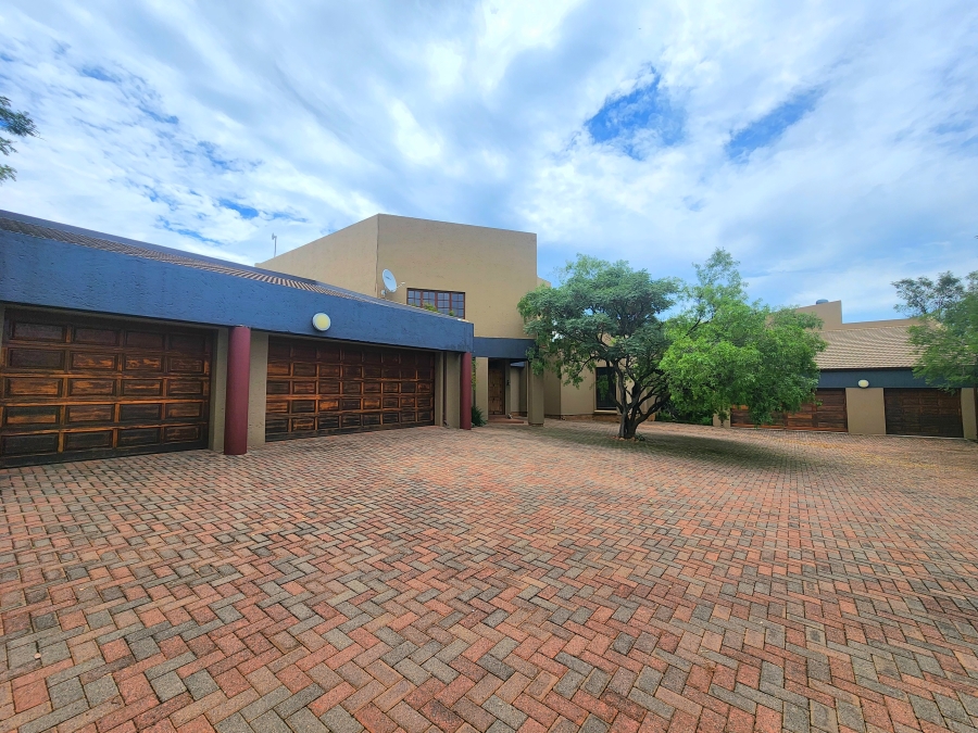 5 Bedroom Property for Sale in Pebble Rock Golf Village Gauteng