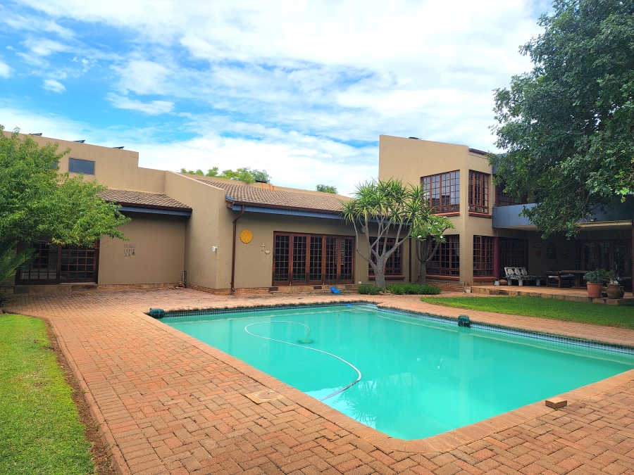5 Bedroom Property for Sale in Pebble Rock Golf Village Gauteng