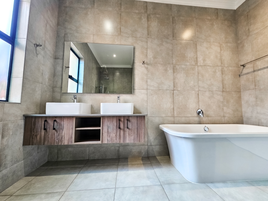 3 Bedroom Property for Sale in Six Fountains Residential Estate Gauteng