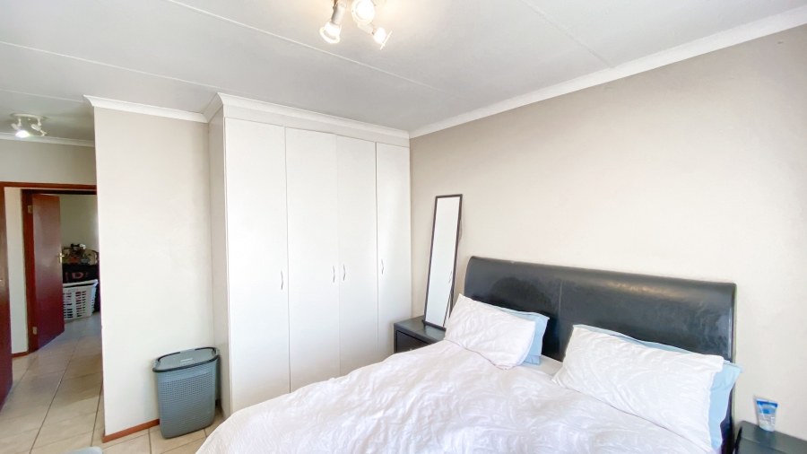 2 Bedroom Property for Sale in Noordwyk Gauteng