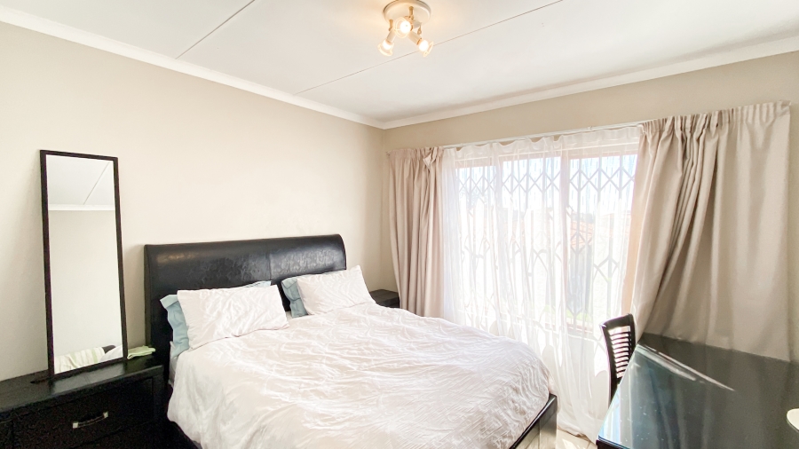 2 Bedroom Property for Sale in Noordwyk Gauteng