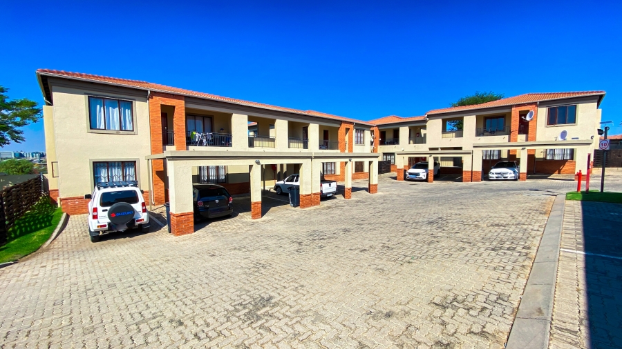 2 Bedroom Property for Sale in Noordwyk Gauteng