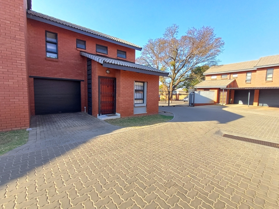 2 Bedroom Property for Sale in Theresa Park Gauteng
