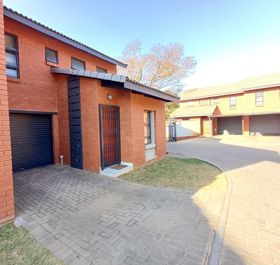2 Bedroom Property for Sale in Theresa Park Gauteng