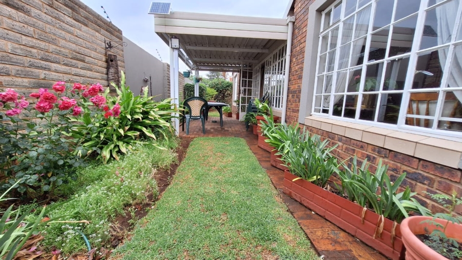 2 Bedroom Property for Sale in Three Rivers East Gauteng