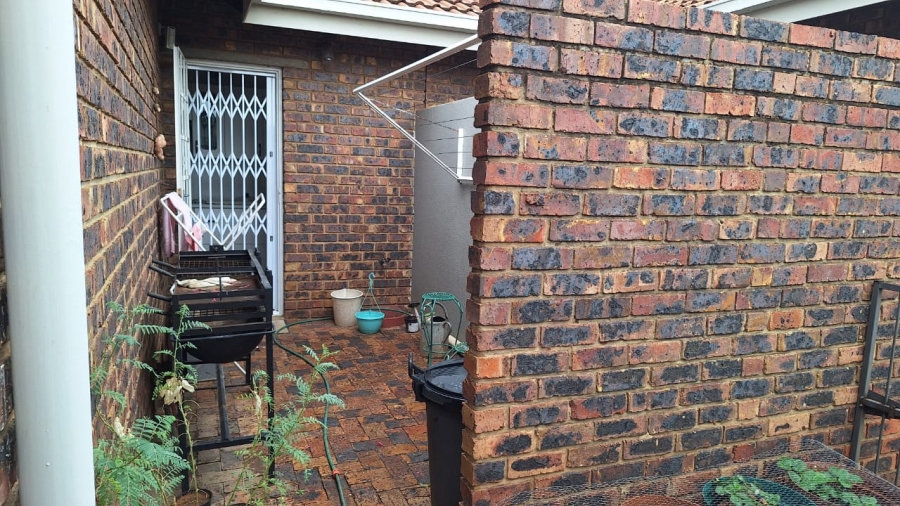 2 Bedroom Property for Sale in Three Rivers East Gauteng