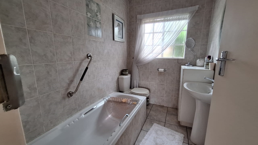 2 Bedroom Property for Sale in Three Rivers East Gauteng