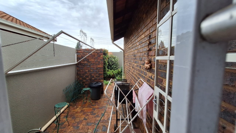2 Bedroom Property for Sale in Three Rivers East Gauteng