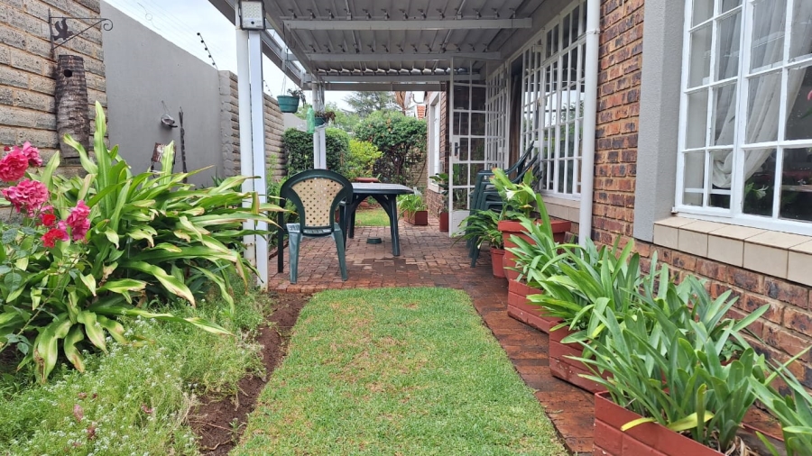 2 Bedroom Property for Sale in Three Rivers East Gauteng