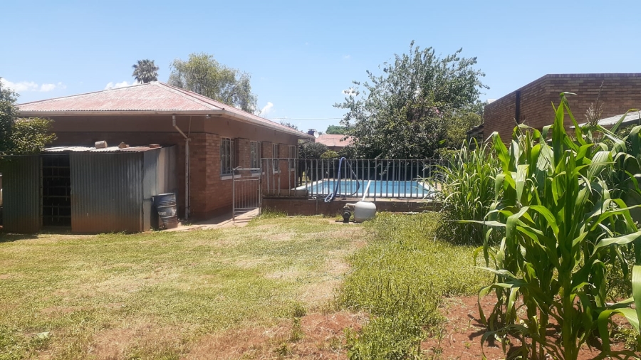 4 Bedroom Property for Sale in Vanderbijlpark Cw 6 Gauteng