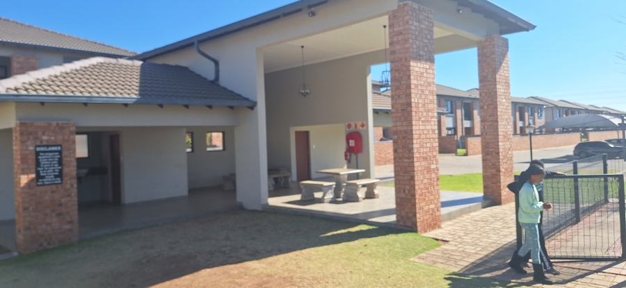 3 Bedroom Property for Sale in Noordwyk Gauteng