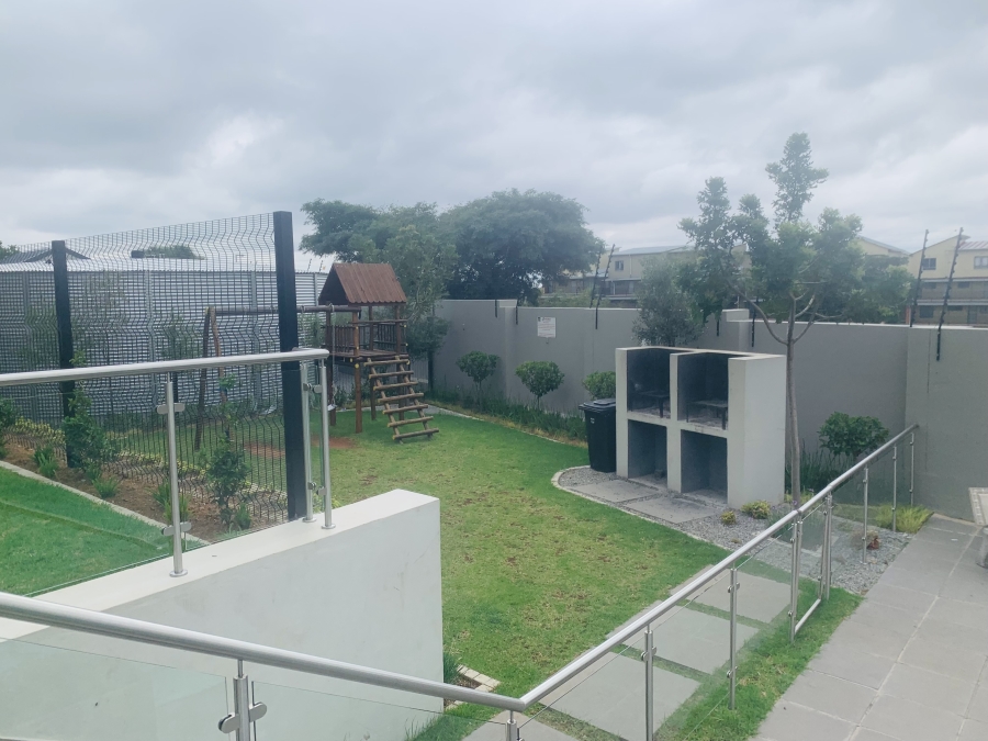2 Bedroom Property for Sale in Erand Gardens Gauteng