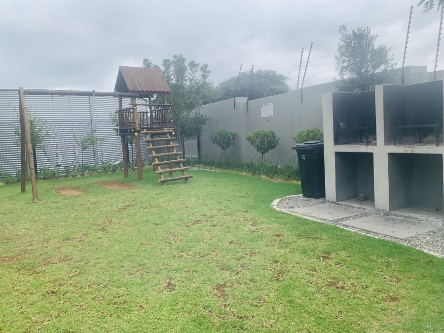 2 Bedroom Property for Sale in Erand Gardens Gauteng