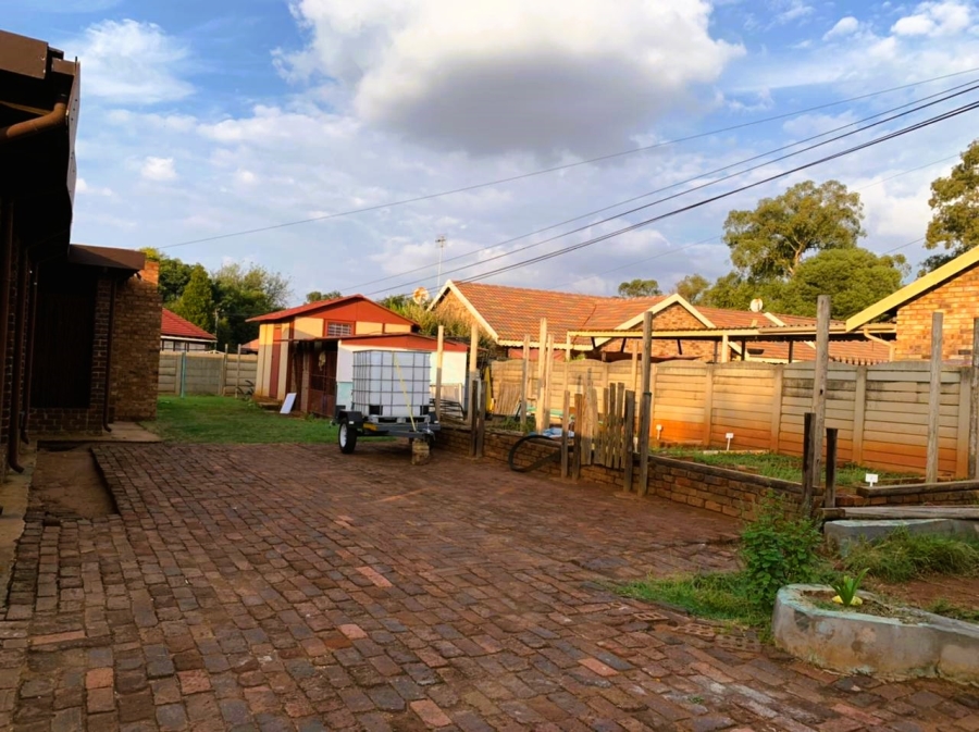 3 Bedroom Property for Sale in Rensburg Gauteng