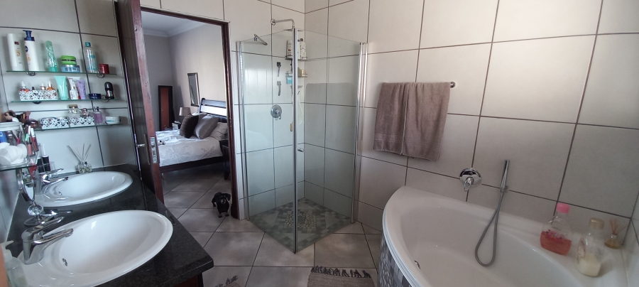 5 Bedroom Property for Sale in Savannah Country Estate Gauteng