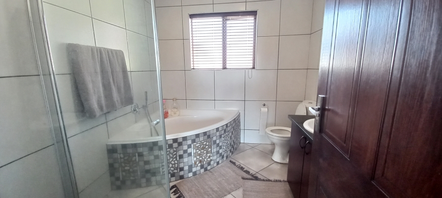5 Bedroom Property for Sale in Savannah Country Estate Gauteng