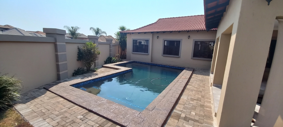 5 Bedroom Property for Sale in Savannah Country Estate Gauteng
