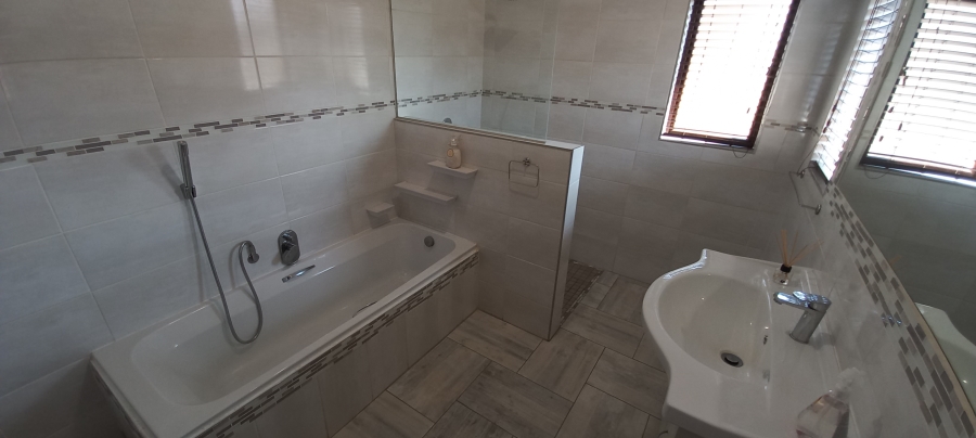 5 Bedroom Property for Sale in Savannah Country Estate Gauteng