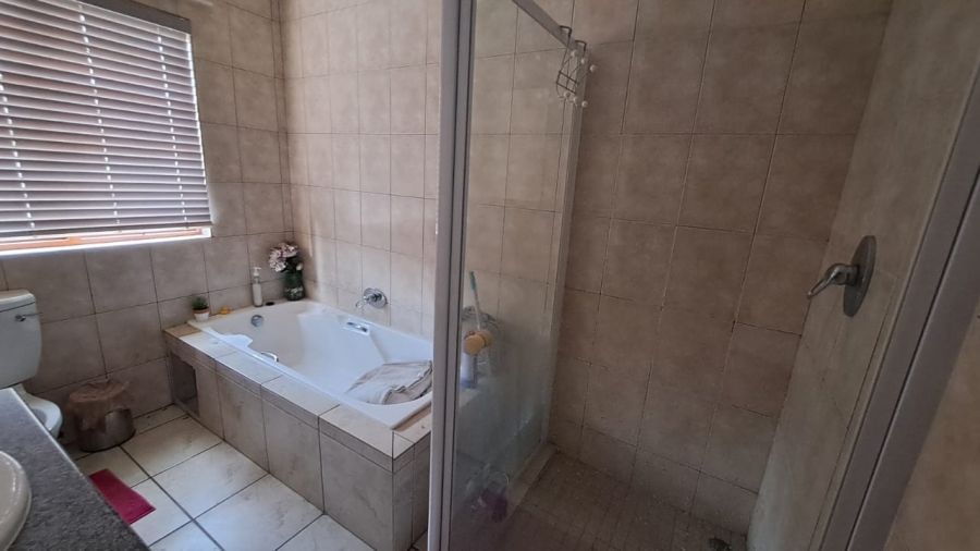 3 Bedroom Property for Sale in Country View Gauteng