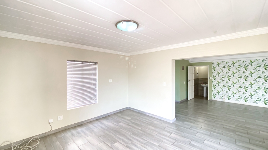 3 Bedroom Property for Sale in La Montagne Gauteng