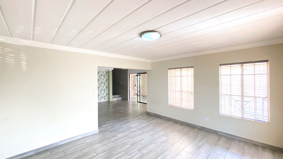 3 Bedroom Property for Sale in La Montagne Gauteng