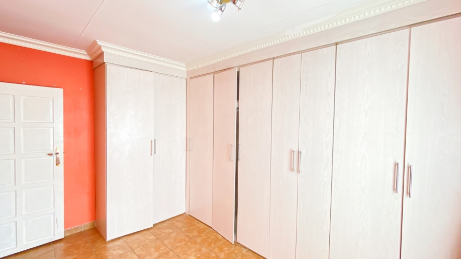 3 Bedroom Property for Sale in La Montagne Gauteng