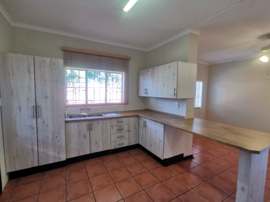 6 Bedroom Property for Sale in Discovery Gauteng